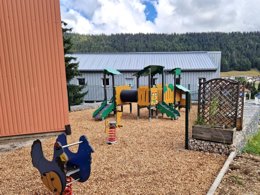 Camping Pas Cher vous présente avec son site Officiel campingpascher.fr, le Village vacances Village Club Cévéo De Bois D'Amont, situé sur la commune de Bois D'amont dans le département Jura (Franche Comté) en France. Le village vacances Village Club Cévéo De Bois D'Amont, vous présente un hébergement de type chambre pour 2 personnes et télévision. Le village vacances Village Club Cévéo De Bois D'Amont vous propose du sam. 06 juin au sam. 13 juin 2026, en promotion à -20% pour 7 nuits à 798 € au lieu de 997,5 € soit une Économie de 199,50 €. Cette location propose 47 dates différentes pour réserver votre séjour. Découvrez également les 8 autres gammes d'hébergements du village vacances. Piscine chauffée, Piscine couverte, Club ados, Club enfants, Baby-foot, Ping-pong, Bar,... En savoir plus : cliquez-ICI.