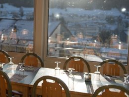 Camping Pas Cher vous présente avec son site Officiel campingpascher.fr, le Village vacances Village Club Cévéo De Bois D'Amont, situé sur la commune de Bois D'amont dans le département Jura (Franche Comté) en France. Le village vacances Village Club Cévéo De Bois D'Amont vous propose un hébergement de type chambre pour 5 personnes (télévision). L'établissement vous propose 8 autres types d'hébergements. Découvrez tous nos séjours à petits prix dans la commune et aux alentours de Bois D'amont du département : Jura (Franche Comté). Piscine chauffée, Piscine couverte, Club ados, Club enfants, Baby-foot, Ping-pong, Bar,... En savoir plus : cliquez-ICI.