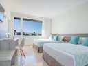 Cliquez pour découvrir toutes les photos de l'HÉBERGEMENT ! chambre - établissement Pierre & Vacances Hotel Lloret Santa Rosa photo 1