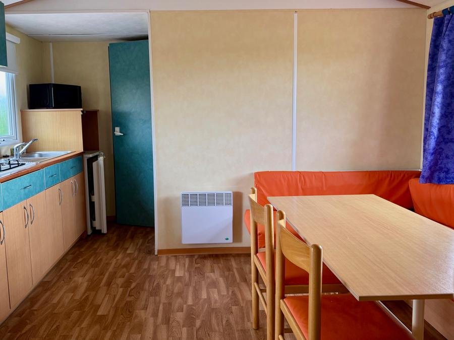 Camping Pas Cher vous présente avec son site Officiel campingpascher.fr, le Camping Brantôme Far Ouest classé 3 étoiles, situé sur la commune de Brantome dans le département Dordogne (Aquitaine) en France. Le camping Brantôme Far Ouest, vous présente un hébergement de type mobil-home de 28 m² et télévision. Le camping Brantôme Far Ouest vous propose du vendredi 05 juin au vendredi 12 juin 2026 avec une PROMO de DERNIÈRE MINUTE, en promotion à -15% pour 7 nuits à 263,50 € au lieu de 310,0 € soit une Économie de 46,50 €. Cette location propose 133 dates différentes pour réserver votre séjour. Découvrez également les 4 autres gammes d'hébergements du camping. Piscine extérieure, Aire de jeux enfants, Baby-foot, Ping-pong, Pétanque, Randonnée, Pizzeria, Plats à emporter,... En savoir plus : cliquez-ICI.
