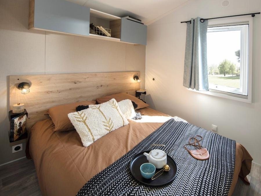 Camping Pas Cher vous présente avec son site Officiel campingpascher.fr, le Camping Brantôme Far Ouest classé 3 étoiles, situé sur la commune de Brantome dans le département Dordogne (Aquitaine) en France. Le camping Brantôme Far Ouest, vous présente un hébergement de type mobil-home de 27 m² et télévision. Le camping Brantôme Far Ouest vous propose du sam. 06 juin au sam. 13 juin 2026 avec une PROMO de DERNIÈRE MINUTE, en promotion à -15% pour 7 nuits à 340 € au lieu de 400 € soit une Économie de 60 €. Cette location propose 140 dates différentes pour réserver votre séjour. Découvrez également les 4 autres gammes d'hébergements du camping. Piscine extérieure, Aire de jeux enfants, Baby-foot, Ping-pong, Pétanque, Randonnée, Pizzeria, Plats à emporter,... En savoir plus : cliquez-ICI.