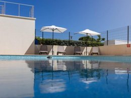 Camping Pas Cher vous présente avec son site Officiel campingpascher.fr, le Camping VVF Port-Leucate, situé sur la commune de Leucate dans le département Aude (Languedoc Roussillon) en France. Le camping VVF Port-Leucate, vous présente un hébergement de type appartement de 20 m² pour 2 personnes et télévision. Le camping VVF Port-Leucate vous propose du dimanche 06 septembre au dimanche 13 septembre 2026 pour 7 nuits à 210€. Cette location propose 23 dates différentes pour réserver votre séjour. Découvrez également les 6 autres gammes d'hébergements du camping. Mer, Piscine chauffée, Piscine extérieure, Aire de jeux intérieure, Canoë-kayak, Planche à voile, Voile, kiteSurf, Boulangerie, Bureau de tabac, Épicerie,... En savoir plus : cliquez-ICI.