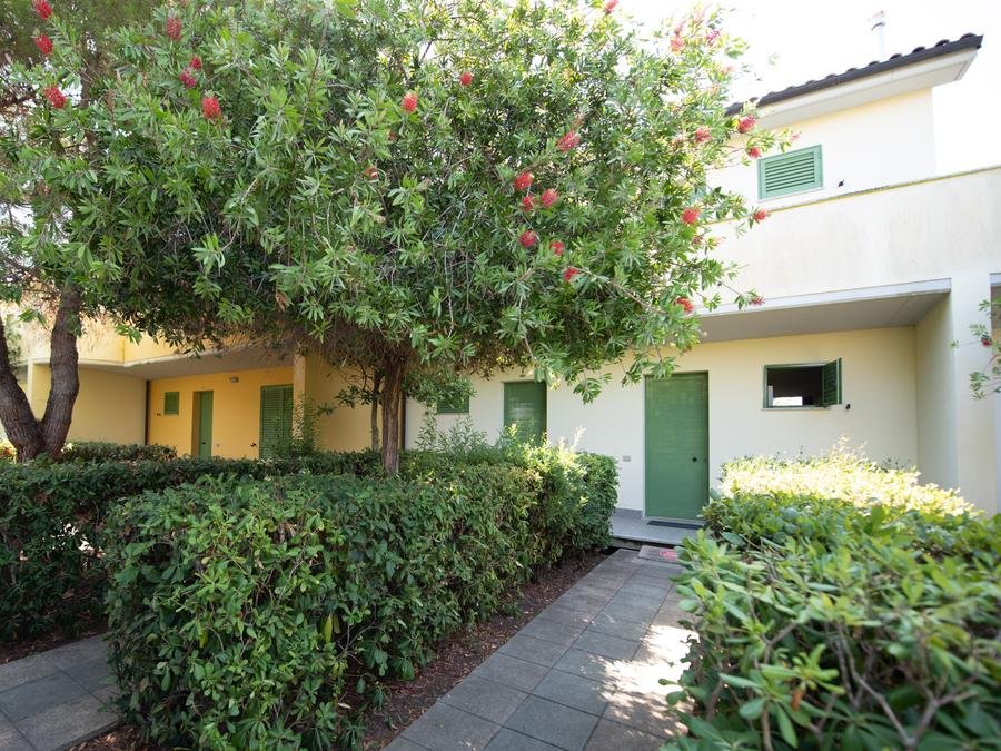 Camping Pas Cher vous présente avec son site Officiel campingpascher.fr, le Camping Club Del Sole Le Gorette Cecina Easy Village classé 3 étoiles, situé sur la commune de Cecina dans le département Livourne (Toscane) en Italie. Le camping Club Del Sole Le Gorette Cecina Easy Village, vous présente un hébergement de type appartement de 38 m² pour 2 personnes avec climatisation et télévision. Le camping Club Del Sole Le Gorette Cecina Easy Village vous propose du lundi 21 septembre au lundi 28 septembre 2026 pour 7 nuits à 483€. Cette location propose 81 dates différentes pour réserver votre séjour. Découvrez également les 5 autres gammes d'hébergements du camping. Bassin enfant, Piscine extérieure, Club enfants, Pétanque, Terrain de basketball, Terrain de beach-volley, Terrain de football, Bar, Brasserie, Restaurant, Épicerie,... En savoir plus : cliquez-ICI.
