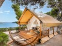 Camping Pas Cher vous présente avec son site Officiel campingpascher.fr, le Camping Arena One99 Glamping classé 4 étoiles, situé sur la commune de Medulin dans le département Istrie (Istrie) en Croatie. Le camping Arena One99 Glamping vous propose un hébergement de type tente de 28 m² pour 6 personnes avec climatisation (télévision). L'établissement vous propose 4 autres types d'hébergements. Découvrez tous nos séjours à petits prix dans la commune et aux alentours de Medulin du département : Istrie (Istrie). Mer, Club ados, Club enfants, Aire de jeux enfants, Aire de jeux forestière, Canoë-kayak, Canyoning, Club enfant de nuit, Jet-ski, Location de bateaux, Paddle, Planche à voile, Pédalo, Ski nautique, Sports nautiques, Surf, Bar, Boulangerie, Bureau de tabac, Restaurant, Station-service,... En savoir plus : cliquez-ICI.