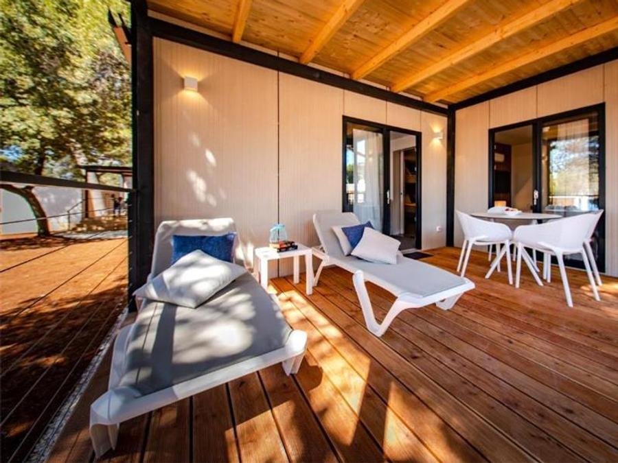 Camping Pas Cher vous présente avec son site Officiel campingpascher.fr, le Camping Arena Stoja Homes classé 4 étoiles, situé sur la commune de Pula dans le département Istrie (Istrie) en Croatie. Le camping Arena Stoja Homes vous propose un hébergement de type mobil-home de 57 m² pour 6 personnes avec climatisation (télévision). L'établissement vous propose 7 autres types d'hébergements. Découvrez tous nos séjours à petits prix dans la commune et aux alentours de Pula du département : Istrie (Istrie). Mer, Animation enfants, Club enfants, Aire de jeux enfants, Canoë-kayak, Club enfant de nuit, Jet-ski, Location de bateaux, Paddle, Plongée, Pédalo, Ski nautique, Sports nautiques, Terrain de badminton, Terrain de basketball, Terrain de beach-volley, Terrain de football, kiteSurf, Bar, Boulangerie, Restaurant, Supermarché, Épicerie,... En savoir plus : cliquez-ICI.