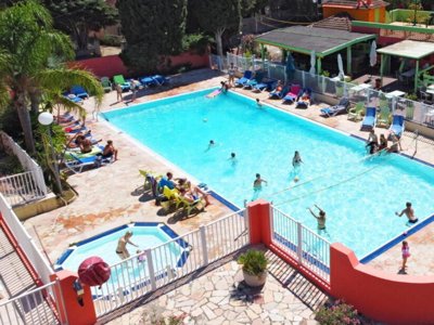 camping Les Lauriers Roses photo 3