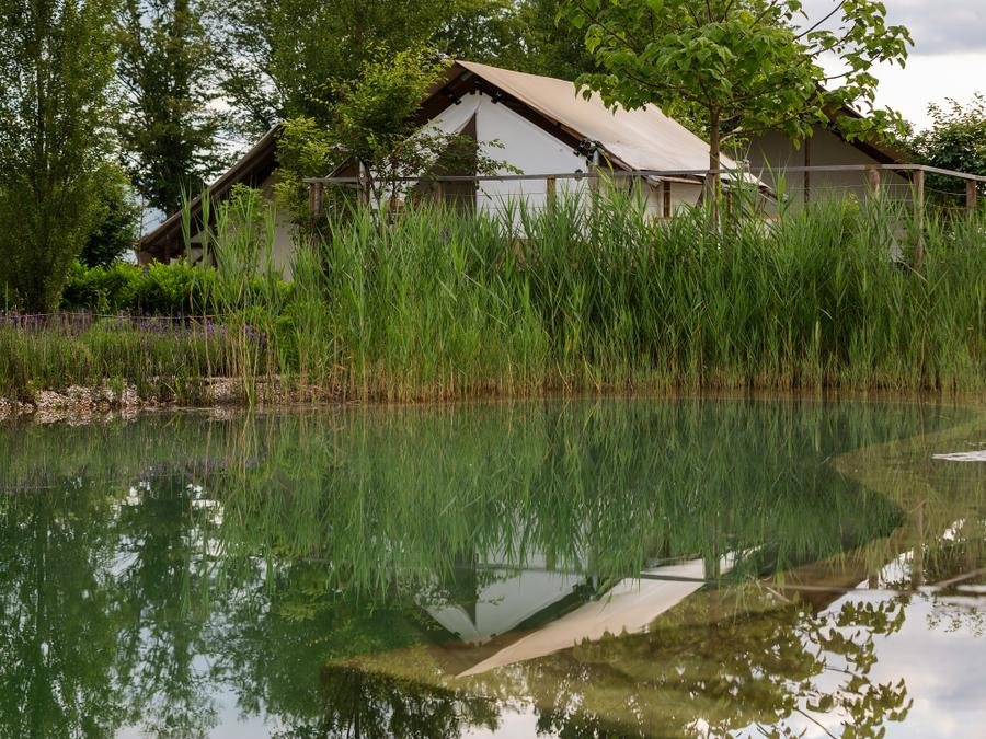 Camping Pas Cher vous présente avec son site Officiel campingpascher.fr, le Camping Glamping Kolpa Resort classé 2 étoiles, situé sur la commune de Gradac dans le département Split-dalmatien (Dalmatie) en Croatie. Le camping Glamping Kolpa Resort, vous présente un hébergement de type tente avec climatisation. Le camping Glamping Kolpa Resort vous propose du dimanche 06 septembre au dimanche 13 septembre 2026 pour 7 nuits à 732€. Cette location propose 26 dates différentes pour réserver votre séjour. Découvrez également les 6 autres gammes d'hébergements du camping. Piscine extérieure, Cyclisme, Randonnée,... En savoir plus : cliquez-ICI.