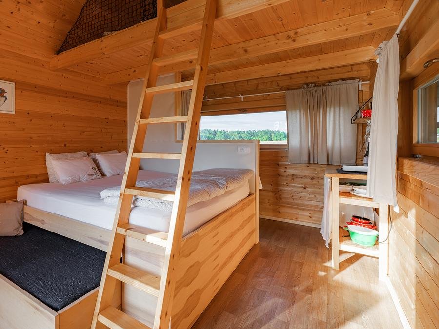 Camping Pas Cher vous présente avec son site Officiel campingpascher.fr, le Camping Glamping Kolpa Resort classé 2 étoiles, situé sur la commune de Gradac dans le département Split-dalmatien (Dalmatie) en Croatie. Le camping Glamping Kolpa Resort vous propose un hébergement de type chalet de 22 m². Cet hébergement propose plus de 35 dates différentes pour réserver ! Pour dévouvrir la période la moins chère, consultez la rubrique 'Tarifs' et sélectionnez votre mois de départ. L'établissement vous propose 6 autres types d'hébergements. Découvrez tous nos séjours à petits prix dans la commune et aux alentours de Gradac du département : Split-dalmatien (Dalmatie). Piscine extérieure, Cyclisme, Randonnée,... En savoir plus : cliquez-ICI.