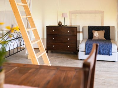Cliquez pour découvrir toutes les photos de l'HÉBERGEMENT ! tente en toile et bois - Glamping Kolpa Resort photo 5
