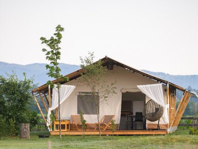 Cliquez pour découvrir toutes les photos de l'HÉBERGEMENT ! tente en toile et bois - Glamping Kolpa Resort photo 3