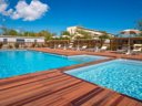 Camping Pas Cher vous présente avec son site Officiel campingpascher.fr, le Camping Club Del Sole Milano Marittima Boutique Resort, situé sur la commune de Milano Marittima dans le département Ravenne (Emilia Romagna) en Italie. Le camping Club Del Sole Milano Marittima Boutique Resort, vous présente un hébergement de type lodge de 33 m² pour 6 personnes avec climatisation et télévision. Le camping Club Del Sole Milano Marittima Boutique Resort vous propose du mercredi 09 septembre au mercredi 16 septembre 2026 pour 7 nuits à 860.5€. Cette location propose 6 dates différentes pour réserver votre séjour. Découvrez également les 6 autres gammes d'hébergements du camping. Mer, Piscine extérieure, Aire de jeux enfants, Court de tennis, Parcours sportif, Terrain de beach-volley, Bar, Pizzeria, Plats à emporter, Restaurant, Épicerie,... En savoir plus : cliquez-ICI.
