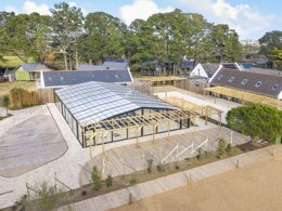 Camping Pas Cher vous présente avec son site Officiel campingpascher.fr, la Résidence Belle-Ile Natura Lodges By Odalys classé 4 étoiles, située sur la commune de Bangor dans le département Morbihan (Bretagne) en France. La résidence Belle-Ile Natura Lodges By Odalys vous propose un hébergement de type lodge de 40 m² (télévision). L'établissement vous propose 2 autres types d'hébergements. Découvrez tous nos séjours à petits prix dans la commune et aux alentours de Bangor du département : Morbihan (Bretagne). Piscine chauffée, Piscine couverte, Aire de jeux enfants, Cyclisme, Location de bateaux, Ping-pong, Pétanque, Randonnée, Salle de fitness, Surf, Bar, Restaurant, Épicerie,... En savoir plus : cliquez-ICI.