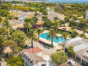 Camping Pas Cher vous présente avec son site Officiel campingpascher.fr, le Camping HolaCamp Sitges Relax classé 2 étoiles, situé sur la commune de Sitges dans le département Barcelone (Catalogne) en Espagne. Le camping HolaCamp Sitges Relax, vous présente un hébergement de type bungalow. Le camping HolaCamp Sitges Relax vous propose du dimanche 07 juin au dimanche 14 juin 2026 avec un DÉPART DEMAIN pour 7 nuits à 937.3€. Cette location propose 53 dates différentes pour réserver votre séjour. Découvrez également les 1 autres gammes d'hébergements du camping. Piscine extérieure, Aire de jeux enfants, Pétanque, Restaurant, Épicerie,... En savoir plus : cliquez-ICI.