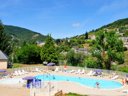 Camping Pas Cher vous présente avec son site Officiel campingpascher.fr, la Résidence Goélia Les Gorges De La Truyère classé 3 étoiles, située sur la commune de Entraygues Sur Truyere dans le département Aveyron (Midi Pyrénées) en France. La résidence Goélia Les Gorges De La Truyère, vous présente un hébergement de type appartement de 35 m² et télévision. La résidence Goélia Les Gorges De La Truyère vous propose du sam. 12 septembre au sam. 19 septembre 2026 pour 7 nuits à 301€. Cette location propose 18 dates différentes pour réserver votre séjour. Découvrez également les 3 autres gammes d'hébergements de la résidence. Piscine couverte, Piscine extérieure, Ping-pong, Pétanque, Supermarché,... En savoir plus : cliquez-ICI.