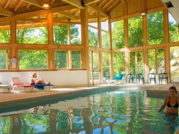 Camping Pas Cher vous présente avec son site Officiel campingpascher.fr, la Résidence Le Balcon Des Neiges classé 3 étoiles, située sur la commune de Saint Sorlin D'arves dans le département Savoie (Rhône Alpes) en France. La résidence Le Balcon Des Neiges, vous présente un hébergement de type studio de 30 m² et télévision. La résidence Le Balcon Des Neiges vous propose du sam. 22 août au sam. 29 août 2026 pour 7 nuits à 217€. Cette location propose 3 dates différentes pour réserver votre séjour. Découvrez également les 3 autres gammes d'hébergements de la résidence. Piscine chauffée, Piscine couverte, Piscine,... En savoir plus : cliquez-ICI.