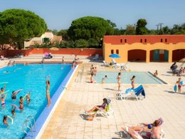 Camping Pas Cher vous présente avec son site Officiel campingpascher.fr, la Résidence Goélia Argelès Village Club classé 3 étoiles, située sur la commune de Argelès-sur-mer dans le département Pyrénées-orientales (Languedoc Roussillon) en France. La résidence Goélia Argelès Village Club, vous présente un hébergement de type maison de campagne de 32 m² et télévision. La résidence Goélia Argelès Village Club vous propose du sam. 12 septembre au sam. 19 septembre 2026 pour 7 nuits à 280€. Cette location propose 10 dates différentes pour réserver votre séjour. Découvrez également les 4 autres gammes d'hébergements de la résidence. Piscine extérieure, Animation ados, Animations familiales, Club enfants, Aire de jeux enfants, Ping-pong, Pétanque, Terrain de football, Terrain multisports,... En savoir plus : cliquez-ICI.