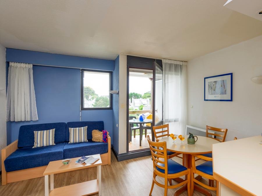 Camping Pas Cher vous présente avec son site Officiel campingpascher.fr, la Résidence Goélia - Bleue Océane classé 3 étoiles, située sur la commune de Carnac dans le département Morbihan (Bretagne) en France. La résidence Goélia - Bleue Océane, vous présente un hébergement de type studio. La résidence Goélia - Bleue Océane vous propose du sam. 19 septembre au sam. 26 septembre 2026 pour 7 nuits à 315€. Cette location propose 19 dates différentes pour réserver votre séjour. Découvrez également les 1 autres gammes d'hébergements de la résidence. Piscine chauffée, Piscine extérieure,... En savoir plus : cliquez-ICI.