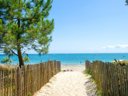 Camping Pas Cher vous présente avec son site Officiel campingpascher.fr, la Résidence Goélia - Bleue Océane classé 3 étoiles, située sur la commune de Carnac dans le département Morbihan (Bretagne) en France. La résidence Goélia - Bleue Océane, vous présente un hébergement de type studio. La résidence Goélia - Bleue Océane vous propose du sam. 19 septembre au sam. 26 septembre 2026 pour 7 nuits à 315€. Cette location propose 19 dates différentes pour réserver votre séjour. Découvrez également les 1 autres gammes d'hébergements de la résidence. Piscine chauffée, Piscine extérieure,... En savoir plus : cliquez-ICI.