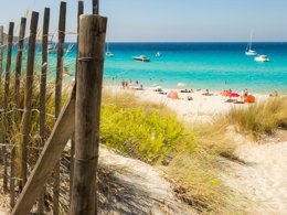 Camping Pas Cher vous présente avec son site Officiel campingpascher.fr, la Résidence Goélia Perla D'Isula classé 3 étoiles, située sur la commune de Linguizzetta dans le département Corse Du Nord (Corse) en France. La résidence Goélia Perla D'Isula, vous présente un hébergement de type appartement de 25 m² et télévision. La résidence Goélia Perla D'Isula vous propose du sam. 19 septembre au sam. 26 septembre 2026 pour 7 nuits à 294€. Cette location propose 16 dates différentes pour réserver votre séjour. Découvrez également les 3 autres gammes d'hébergements de la résidence. Mer, Piscine chauffée, Piscine extérieure,... En savoir plus : cliquez-ICI.