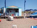 Camping Pas Cher vous présente avec son site Officiel campingpascher.fr, la Résidence Goélia - Sun Village classé 3 étoiles, située sur la commune de Portiragnes dans le département Hérault (Languedoc Roussillon) en France. La résidence Goélia - Sun Village, vous présente un hébergement de type maison. La résidence Goélia - Sun Village vous propose du sam. 12 septembre au sam. 19 septembre 2026 pour 7 nuits à 315€. Cette location propose 16 dates différentes pour réserver votre séjour. Découvrez également les 1 autres gammes d'hébergements de la résidence. Piscine extérieure, Pétanque,... En savoir plus : cliquez-ICI.