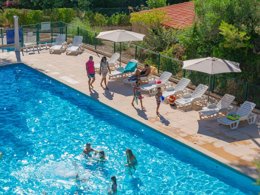 Camping Pas Cher vous présente avec son site Officiel campingpascher.fr, la Résidence Goélia Les Jardins D'Azur classé 3 étoiles, située sur la commune de Saint Raphaël dans le département Var (Provence Alpes Côte D'azur) en France. La résidence Goélia Les Jardins D'Azur, vous présente un hébergement de type studio de 25 m² avec climatisation et télévision. La résidence Goélia Les Jardins D'Azur vous propose du sam. 19 septembre au sam. 26 septembre 2026 pour 7 nuits à 315€. Cette location propose 10 dates différentes pour réserver votre séjour. Découvrez également les 7 autres gammes d'hébergements de la résidence. Piscine chauffée, Piscine extérieure, Aire de jeux enfants, Ping-pong, Salle de fitness, Terrain multisports,... En savoir plus : cliquez-ICI.