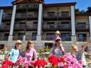 Camping Pas Cher vous présente avec son site Officiel campingpascher.fr, la Résidence Goélia - Le Domaine De Castella classé 3 étoiles, située sur la commune de Font Romeu Odeillo Via dans le département Pyrénées-orientales (Languedoc Roussillon) en France. La résidence Goélia - Le Domaine De Castella, vous présente un hébergement de type appartement de 35 m² et télévision. La résidence Goélia - Le Domaine De Castella vous propose du sam. 05 septembre au sam. 12 septembre 2026 pour 7 nuits à 350€. Cette location propose 2 dates différentes pour réserver votre séjour. Découvrez également les 4 autres gammes d'hébergements de la résidence. Piscine chauffée, Piscine couverte, Court de tennis, Salle de fitness, Terrain de badminton, Terrain de squash, Restaurant, Épicerie,... En savoir plus : cliquez-ICI.