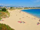 Camping Pas Cher vous présente avec son site Officiel campingpascher.fr, la Résidence Goélia - An Douar classé 3 étoiles, située sur la commune de Audierne dans le département Finistère (Bretagne) en France. La résidence Goélia - An Douar, vous présente un hébergement de type studio de 25 m² et télévision. La résidence Goélia - An Douar vous propose du sam. 19 septembre au sam. 26 septembre 2026 pour 7 nuits à 217€. Cette location propose 21 dates différentes pour réserver votre séjour. Découvrez également les 5 autres gammes d'hébergements de la résidence. Piscine chauffée, Piscine extérieure,... En savoir plus : cliquez-ICI.