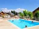 Camping Pas Cher vous présente avec son site Officiel campingpascher.fr, la Résidence Goelia - Les Chalets Goelia classé 3 étoiles, située sur la commune de Fontcouverte dans le département Savoie (Rhône Alpes) en France. La résidence Goelia - Les Chalets Goelia, vous présente un hébergement de type appartement de 30 m² et télévision. La résidence Goelia - Les Chalets Goelia vous propose du sam. 22 août au sam. 29 août 2026 pour 7 nuits à 245€. Cette location propose 7 dates différentes pour réserver votre séjour. Découvrez également les 2 autres gammes d'hébergements de la résidence. Piscine chauffée, Piscine extérieure, Dépôt de pain,... En savoir plus : cliquez-ICI.