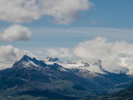 Camping Pas Cher vous présente avec son site Officiel campingpascher.fr, la Résidence Sunêlia Les Logis D'Orres classé 3 étoiles, située sur la commune de Les Orres dans le département Hautes-alpes (Provence Alpes Côte D'azur) en France. La résidence Sunêlia Les Logis D'Orres, vous présente un hébergement de type studio de 20 m² et télévision. La résidence Sunêlia Les Logis D'Orres vous proposeun séjour PAS CHER avec une REMISEdu sam. 20 juin au sam. 27 juin 2026, en promotion à -40% pour 7 nuits à 239,40 € au lieu de 399,0 € soit une Économie de 159,60 €. Cette location propose 60 dates différentes pour réserver votre séjour. Découvrez également les 7 autres gammes d'hébergements de la résidence. Piscine chauffée, Piscine extérieure, Club enfants, Restaurant,... En savoir plus : cliquez-ICI.