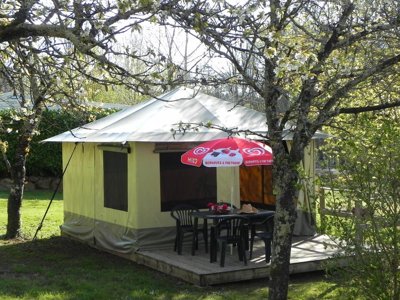 Cliquez pour découvrir toutes les photos de l'HÉBERGEMENT ! bungalow toilé - L'Offrerie - Dordogne - Périgord Noir photo 3