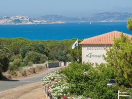 Camping Pas Cher vous présente avec son site Officiel campingpascher.fr, la Résidence Pierre & Vacances Arinella classé 3 étoiles, située sur la commune de Lumio dans le département Corse Du Nord (Corse) en France. La résidence Pierre & Vacances Arinella, vous présente un hébergement de type studio de 17 m² pour 2 personnes avec climatisation et télévision. La résidence Pierre & Vacances Arinella vous propose du lundi 19 octobre au lundi 26 octobre 2026 pour 7 nuits à 546€. Cette location propose 9 dates différentes pour réserver votre séjour. Découvrez également les 7 autres gammes d'hébergements de la résidence. Court de tennis, Ping-pong, Plongée, Pétanque, Terrain multisports,... En savoir plus : cliquez-ICI.