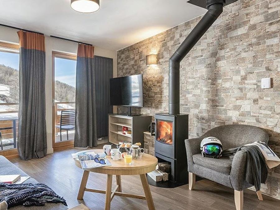 Camping Pas Cher vous présente avec son site Officiel campingpascher.fr, la Résidence Club MMV Le Silvana classé 4 étoiles, située sur la commune de Risoul dans le département Hautes-alpes (Provence Alpes Côte D'azur) en France. La résidence Club MMV Le Silvana vous propose un hébergement de type appartement de 82 m² pour 1 personne (télévision). L'établissement vous propose 13 autres types d'hébergements. Découvrez tous nos séjours à petits prix dans la commune et aux alentours de Risoul du département : Hautes-alpes (Provence Alpes Côte D'azur). Piscine chauffée, Piscine couverte, Animations familiales, Club ados, Club enfants, Dépôt de pain,... En savoir plus : cliquez-ICI.