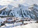 Camping Pas Cher vous présente avec son site Officiel campingpascher.fr, la Résidence Village Club MMV Les Mélèzes classé 4 étoiles, située sur la commune de Bourg St Maurice dans le département Savoie (Rhône Alpes) en France. La résidence Village Club MMV Les Mélèzes vous propose un hébergement de type chambre de 28 m² pour 5 personnes (télévision). L'établissement vous propose 7 autres types d'hébergements. Découvrez tous nos séjours à petits prix dans la commune et aux alentours de Bourg St Maurice du département : Savoie (Rhône Alpes). Animations familiales, Club ados, Club enfants, Restaurant,... En savoir plus : cliquez-ICI.