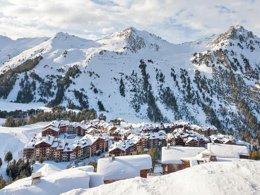 Camping Pas Cher vous présente avec son site Officiel campingpascher.fr, la Résidence Village Club MMV Les Mélèzes classé 4 étoiles, située sur la commune de Bourg St Maurice dans le département Savoie (Rhône Alpes) en France. La résidence Village Club MMV Les Mélèzes vous propose un hébergement de type chambre de 28 m² pour 5 personnes (télévision). L'établissement vous propose 7 autres types d'hébergements. Découvrez tous nos séjours à petits prix dans la commune et aux alentours de Bourg St Maurice du département : Savoie (Rhône Alpes). Animations familiales, Club ados, Club enfants, Restaurant,... En savoir plus : cliquez-ICI.