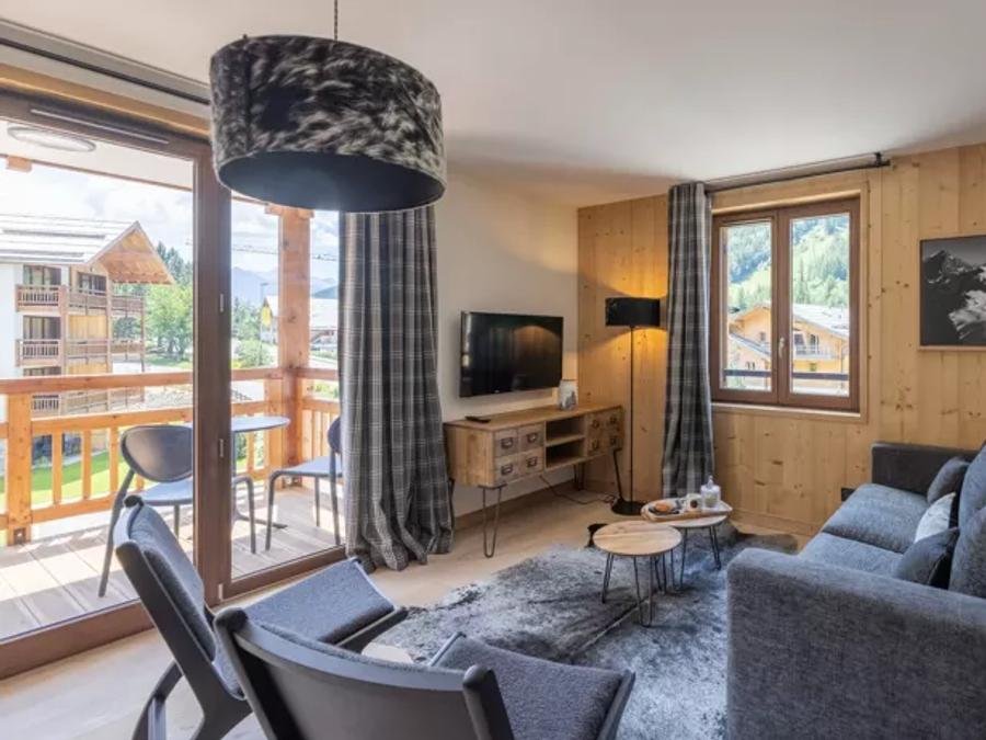Camping Pas Cher vous présente avec son site Officiel campingpascher.fr, la Résidence Résidences & Hôtels Le Cristal Lodge - Terrésens classé 4 étoiles, située sur la commune de Saint Chaffrey dans le département Hautes-alpes (Provence Alpes Côte D'azur) en France. La résidence Résidences & Hôtels Le Cristal Lodge - Terrésens, vous présente un hébergement de type appartement de 84 m² et télévision. La résidence Résidences & Hôtels Le Cristal Lodge - Terrésens vous propose du vendredi 28 août au vendredi 04 septembre 2026 avec une PROMO de DERNIÈRE MINUTE, en promotion à -9% pour 7 nuits à 1135 € au lieu de 1250 € soit une Économie de 115 €. Cette location propose 2 dates différentes pour réserver votre séjour. Découvrez également les 14 autres gammes d'hébergements de la résidence. Salle de jeux vidéo,... En savoir plus : cliquez-ICI.