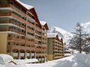 Camping Pas Cher vous présente avec son site Officiel campingpascher.fr, la Résidence Club MMV Les Terrasses D'Isola classé 3 étoiles, située sur la commune de Isola 2000 dans le département Alpes-maritimes (Provence Alpes Côte D'azur) en France. La résidence Club MMV Les Terrasses D'Isola, vous présente un hébergement de type appartement de 35 m² pour 4 personnes et télévision. La résidence Club MMV Les Terrasses D'Isola vous propose du sam. 22 août au sam. 29 août 2026, en promotion à -20% pour 7 nuits à 448 € au lieu de 560,0 € soit une Économie de 112 €. Cette location propose 11 dates différentes pour réserver votre séjour. Découvrez également les 2 autres gammes d'hébergements de la résidence. Dépôt de pain,... En savoir plus : cliquez-ICI.