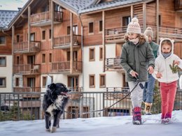 Camping Pas Cher vous présente avec son site Officiel campingpascher.fr, la Résidence Club MMV Le Cœur Des Loges classé 4 étoiles, située sur la commune de Les Belleville dans le département Savoie (Rhône Alpes) en France. La résidence Club MMV Le Cœur Des Loges vous propose un hébergement de type appartement de 132 m² (télévision). L'établissement vous propose 13 autres types d'hébergements. Découvrez tous nos séjours à petits prix dans la commune et aux alentours de Les Belleville du département : Savoie (Rhône Alpes). Piscine chauffée, Piscine couverte, Animations familiales, Club ados, Club enfants, Salle de jeux vidéo, Dépôt de pain,... En savoir plus : cliquez-ICI.