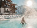 Camping Pas Cher vous présente avec son site Officiel campingpascher.fr, la Résidence Club MMV Le Hameau Des Airelles classé 4 étoiles, située sur la commune de Montgenevre dans le département Alpes-maritimes (Provence Alpes Côte D'azur) en France. La résidence Club MMV Le Hameau Des Airelles vous propose un hébergement de type appartement de 101 m² (télévision). L'établissement vous propose 12 autres types d'hébergements. Découvrez tous nos séjours à petits prix dans la commune et aux alentours de Montgenevre du département : Alpes-maritimes (Provence Alpes Côte D'azur). Piscine chauffée, Piscine extérieure, Animations familiales, Club ados, Club enfants, Salle de jeux vidéo, Bar, Dépôt de pain,... En savoir plus : cliquez-ICI.