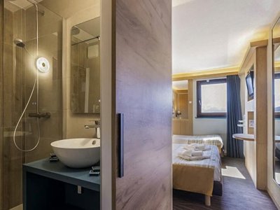 Cliquez pour découvrir toutes les photos de l'HÉBERGEMENT ! chambre - Hôtel Club Mmv Les Bergers photo 2