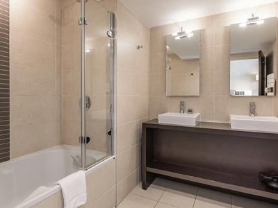 Cliquez pour découvrir toutes les photos de l'HÉBERGEMENT ! chambre - Village Club MMV Les 2 Domaines photo 5