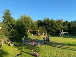 Camping Pas Cher vous présente avec son site Officiel campingpascher.fr, le Camping Robersum Recreatie, situé sur la commune de Vierhuizen dans le département Het Hogeland (Groningue) au Pays-bas. Le camping Robersum Recreatie vous propose un hébergement de type hébergement en groupe de 300 m² (télévision). L'établissement vous propose 4 autres types d'hébergements. Découvrez tous nos séjours à petits prix dans la commune et aux alentours de Vierhuizen du département : Het Hogeland (Groningue). Aire de jeux enfants,... En savoir plus : cliquez-ICI.