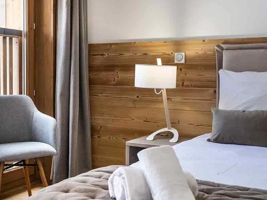 Camping Pas Cher vous présente avec son site Officiel campingpascher.fr, la Résidence L'Étoile De La Vanoise - Terrésens classé 4 étoiles, située sur la commune de Champagny En Vanoise dans le département Savoie (Rhône Alpes) en France. La résidence L'Étoile De La Vanoise - Terrésens, vous présente un hébergement de type appartement de 37 m² et télévision. La résidence L'Étoile De La Vanoise - Terrésens vous propose du sam. 12 décembre au sam. 19 décembre 2026, en promotion à -9% pour 7 nuits à 485,10 € au lieu de 539,0 € soit une Économie de 53,90 €. Cette location propose 5 dates différentes pour réserver votre séjour. Découvrez également les 7 autres gammes d'hébergements de la résidence. Salle de jeux vidéo, Bar, Boulangerie, Restaurant, Épicerie,... En savoir plus : cliquez-ICI.