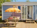 Camping Pas Cher vous présente avec son site Officiel campingpascher.fr, le Camping Maeva Club L'Atlantique classé 4 étoiles, situé sur la commune de Angles dans le département Vendée (Pays De La Loire) en France. Le camping Maeva Club L'Atlantique, vous présente un hébergement de type bungalow de 24 m² pour 4 personnes. Le camping Maeva Club L'Atlantique vous propose du sam. 06 juin au sam. 13 juin 2026, en promotion à -29% pour 7 nuits à 231 € au lieu de 329,0 € soit une Économie de 98 €. Cette location propose 93 dates différentes pour réserver votre séjour. Découvrez également les 26 autres gammes d'hébergements du camping. Les Avis clients pour le Camping Maeva Club L'Atlantique sont de 7 sur 10. Piscine couverte, Piscine extérieure, Animations familiales, Club enfants, Aire de jeux enfants, Baby-foot, Canoë-kayak, Centre équestre, Golf, Ping-pong, Piscine, Pétanque, Salle de jeux vidéo, Surf, Terrain de football, Terrain multisports, Bar, Dépôt de pain, Plats à emporter, Restaurant, Snack/Bar, Supermarché,... En savoir plus : cliquez-ICI.