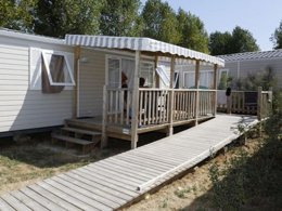 Camping Pas Cher vous présente avec son site Officiel campingpascher.fr, le Camping Maeva Club L'Atlantique classé 4 étoiles, situé sur la commune de Angles dans le département Vendée (Pays De La Loire) en France. Le camping Maeva Club L'Atlantique, vous présente un hébergement de type mobil-home de 35 m² pour 3 personnes. Le camping Maeva Club L'Atlantique vous proposeun séjour PAS CHER avec une REMISEdu jeudi 04 juin au jeudi 11 juin 2026, en promotion à -30% pour 7 nuits à 166,60 € au lieu de 238,0 € soit une Économie de 71,40 €. Cette location propose 52 dates différentes pour réserver votre séjour. Découvrez également les 26 autres gammes d'hébergements du camping. Les Avis clients pour le Camping Maeva Club L'Atlantique sont de 7 sur 10. Piscine couverte, Piscine extérieure, Animations familiales, Club enfants, Aire de jeux enfants, Baby-foot, Canoë-kayak, Centre équestre, Golf, Ping-pong, Piscine, Pétanque, Salle de jeux vidéo, Surf, Terrain de football, Terrain multisports, Bar, Dépôt de pain, Plats à emporter, Restaurant, Snack/Bar, Supermarché,... En savoir plus : cliquez-ICI.