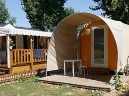 Camping Pas Cher vous présente avec son site Officiel campingpascher.fr, le Camping Maeva Club L'Atlantique classé 4 étoiles, situé sur la commune de Angles dans le département Vendée (Pays De La Loire) en France. Le camping Maeva Club L'Atlantique, vous présente un hébergement de type bungalow toilé de 11 m² pour 1 personne. Le camping Maeva Club L'Atlantique vous proposeun séjour PAS CHER avec une REMISEdu dimanche 17 mai au dimanche 24 mai 2026, en promotion à -30% pour 7 nuits à 142,10 € au lieu de 203,0 € soit une Économie de 60,90 €. Cette location propose 59 dates différentes pour réserver votre séjour. Découvrez également les 26 autres gammes d'hébergements du camping. Les Avis clients pour le Camping Maeva Club L'Atlantique sont de 7 sur 10. Piscine couverte, Piscine extérieure, Animations familiales, Club enfants, Aire de jeux enfants, Baby-foot, Canoë-kayak, Centre équestre, Golf, Ping-pong, Piscine, Pétanque, Salle de jeux vidéo, Surf, Terrain de football, Terrain multisports, Bar, Dépôt de pain, Plats à emporter, Restaurant, Snack/Bar, Supermarché,... En savoir plus : cliquez-ICI.