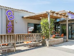 Camping Pas Cher vous présente avec son site Officiel campingpascher.fr, le Camping Maeva Club L'Atlantique classé 4 étoiles, situé sur la commune de Angles dans le département Vendée (Pays De La Loire) en France. Le camping Maeva Club L'Atlantique, vous présente un hébergement de type mobil-home de 35 m² pour 3 personnes. Le camping Maeva Club L'Atlantique vous proposeun séjour PAS CHER avec une REMISEdu jeudi 04 juin au jeudi 11 juin 2026, en promotion à -30% pour 7 nuits à 166,60 € au lieu de 238,0 € soit une Économie de 71,40 €. Cette location propose 52 dates différentes pour réserver votre séjour. Découvrez également les 26 autres gammes d'hébergements du camping. Les Avis clients pour le Camping Maeva Club L'Atlantique sont de 7 sur 10. Piscine couverte, Piscine extérieure, Animations familiales, Club enfants, Aire de jeux enfants, Baby-foot, Canoë-kayak, Centre équestre, Golf, Ping-pong, Piscine, Pétanque, Salle de jeux vidéo, Surf, Terrain de football, Terrain multisports, Bar, Dépôt de pain, Plats à emporter, Restaurant, Snack/Bar, Supermarché,... En savoir plus : cliquez-ICI.