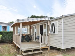 Camping Pas Cher vous présente avec son site Officiel campingpascher.fr, le Camping Maeva Club L'Atlantique classé 4 étoiles, situé sur la commune de Angles dans le département Vendée (Pays De La Loire) en France. Le camping Maeva Club L'Atlantique, vous présente un hébergement de type mobil-home de 24 m² pour 4 personnes et télévision. Le camping Maeva Club L'Atlantique vous proposeun séjour PAS CHER avec une REMISEdu dimanche 07 juin au dimanche 14 juin 2026, en promotion à -30% pour 7 nuits à 182,70 € au lieu de 261,0 € soit une Économie de 78,30 €. Cette location propose 59 dates différentes pour réserver votre séjour. Découvrez également les 26 autres gammes d'hébergements du camping. Les Avis clients pour le Camping Maeva Club L'Atlantique sont de 7 sur 10. Piscine couverte, Piscine extérieure, Animations familiales, Club enfants, Aire de jeux enfants, Baby-foot, Canoë-kayak, Centre équestre, Golf, Ping-pong, Piscine, Pétanque, Salle de jeux vidéo, Surf, Terrain de football, Terrain multisports, Bar, Dépôt de pain, Plats à emporter, Restaurant, Snack/Bar, Supermarché,... En savoir plus : cliquez-ICI.