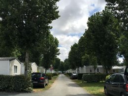 Camping Pas Cher vous présente avec son site Officiel campingpascher.fr, le Camping Maeva Club L'Atlantique classé 4 étoiles, situé sur la commune de Angles dans le département Vendée (Pays De La Loire) en France. Le camping Maeva Club L'Atlantique vous propose un hébergement de type mobil-home de 35 m² pour 5 personnes (télévision). L'établissement vous propose 26 autres types d'hébergements. Découvrez tous nos séjours à petits prix dans la commune et aux alentours de Angles du département : Vendée (Pays De La Loire). Les Avis clients pour le Camping Maeva Club L'Atlantique sont de 7 sur 10. Piscine couverte, Piscine extérieure, Animations familiales, Club enfants, Aire de jeux enfants, Baby-foot, Canoë-kayak, Centre équestre, Golf, Ping-pong, Piscine, Pétanque, Salle de jeux vidéo, Surf, Terrain de football, Terrain multisports, Bar, Dépôt de pain, Plats à emporter, Restaurant, Snack/Bar, Supermarché,... En savoir plus : cliquez-ICI.