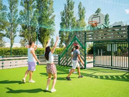 Camping Pas Cher vous présente avec son site Officiel campingpascher.fr, le Camping Siblu Le Montourey Funpass Inclus classé 4 étoiles, situé sur la commune de Fréjus dans le département Var (Provence Alpes Côte D'azur) en France. Le camping Siblu Le Montourey Funpass Inclus, vous présente un hébergement de type mobil-home avec climatisation. Le camping Siblu Le Montourey Funpass Inclus vous propose du sam. 04 avril au sam. 11 avril 2026 pour 7 nuits à 385€. Cette location propose 23 dates différentes pour réserver votre séjour. Découvrez également les 6 autres gammes d'hébergements du camping. Les Avis clients pour le Camping Siblu Le Montourey Funpass Inclus sont excellents avec une note moyenne de 8 sur 10. Mer, Piscine extérieure, Animations familiales, Club ados, Club enfants, Aire de jeux enfants, Canoë-kayak, Centre équestre, Golf, Parcours sportif, Ping-pong, Piscine, Plongée, Pétanque, Structure gonflable enfants, Terrain de volley-ball, Terrain multisports, Bar, Dépôt de pain, Plats à emporter, Snack/Bar, Supermarché, Épicerie,... En savoir plus : cliquez-ICI.