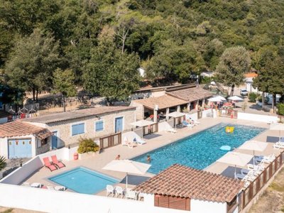 Cliquez pour découvrir toutes les photos de l'ÉTABLISSEMENT ! camping Au Vallon Rouge photo 2